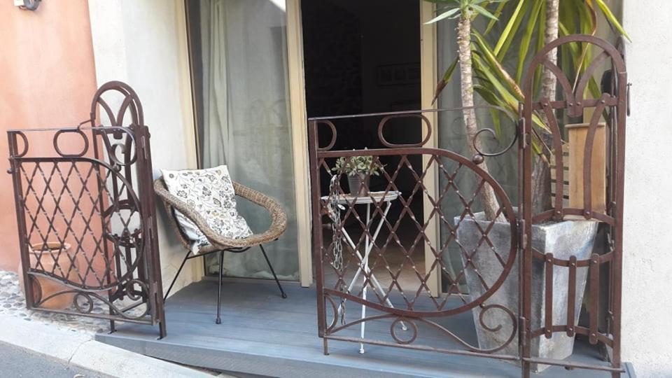 Joli Loft Dans Village Pittoresque Peret Bagian luar foto