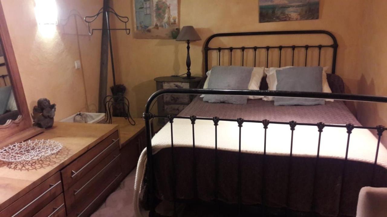 Joli Loft Dans Village Pittoresque Peret Bagian luar foto
