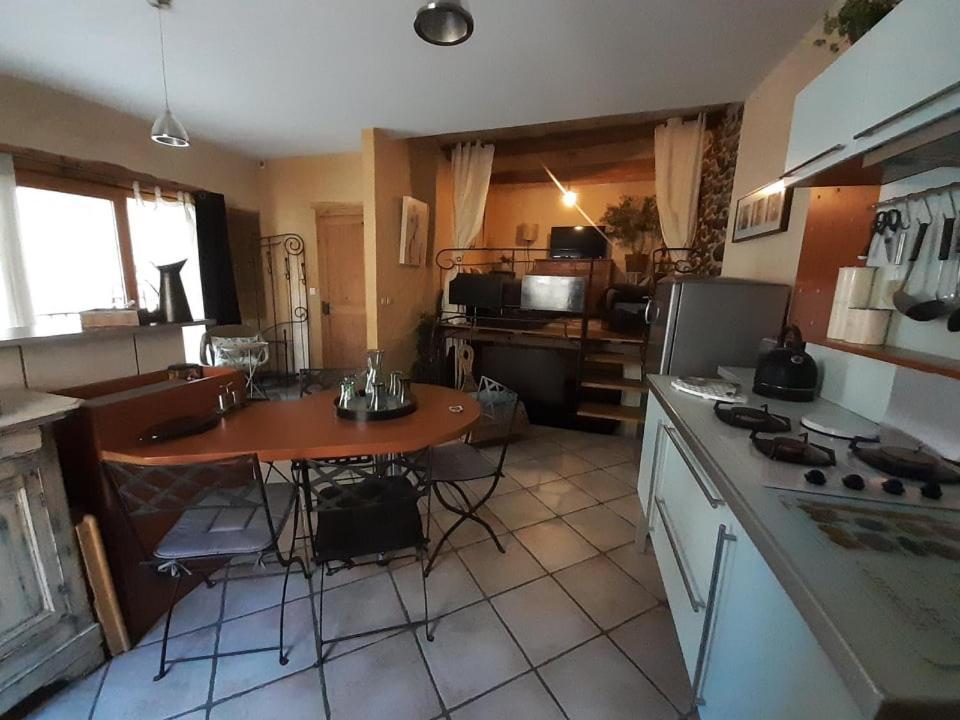 Joli Loft Dans Village Pittoresque Peret Bagian luar foto