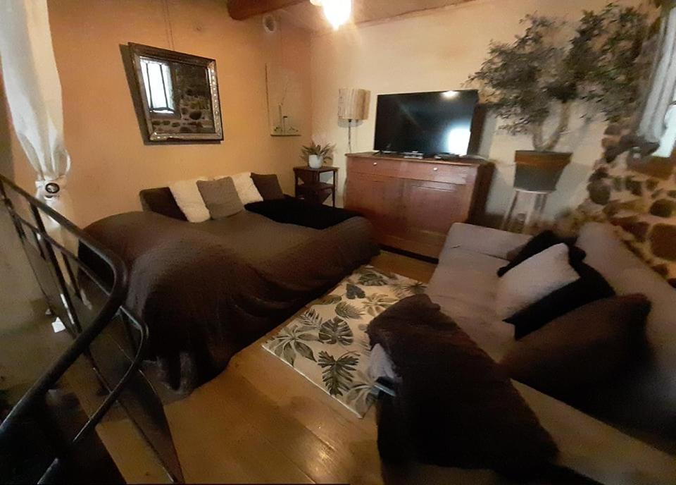 Joli Loft Dans Village Pittoresque Peret Bagian luar foto